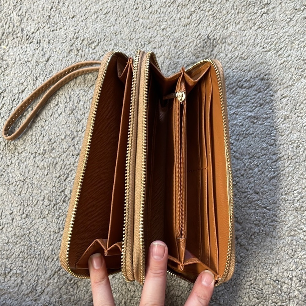 Wendy Keen Beige & Gold Multiple Compartment Zipper Wristlet Wallet - Picture 7 of 9